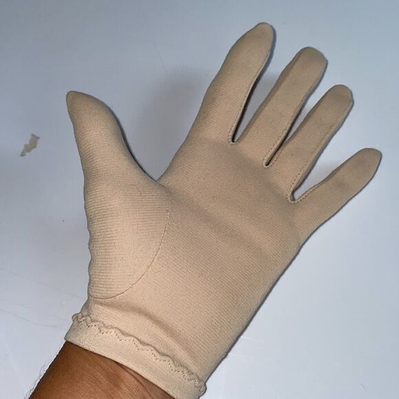 Vtg tan nylon gloves - Picture 4 of 4